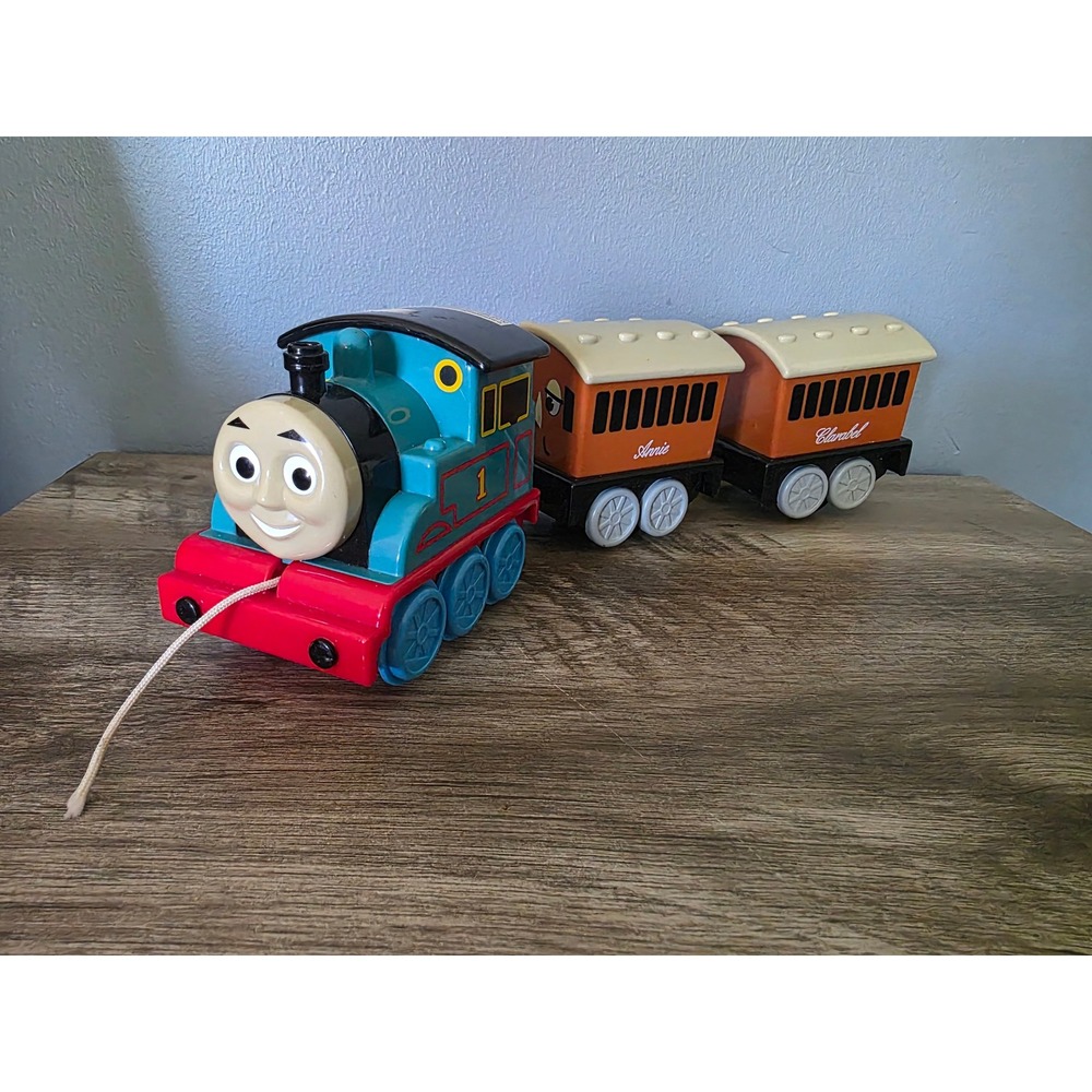 Vtg. 1998 TOMY Thomas & Friends Pull Toy Train Set